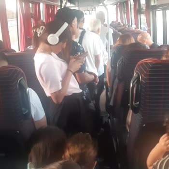 Otobüs Biletimiz Satıldı, Ayakta Ve Taburede Yolculuk Yapmak Zorunda Kaldık