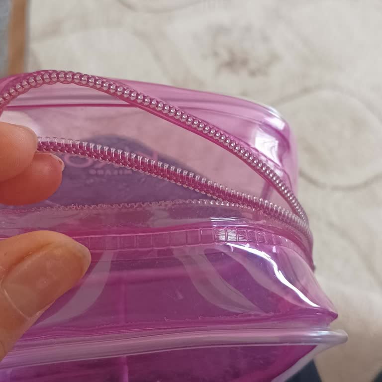 Kiko Milano Makeup Bag Zipper Broke in Less Than a Month, Replacement Requested