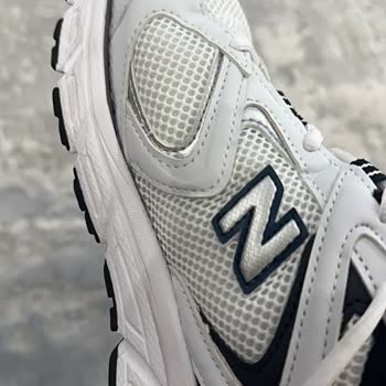 New Balance Makinede Yıkanınca Ayakkabılar Kullanılamaz Hale Geldi