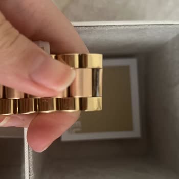 Değişim Sonrası Gelen Saatte Defolar Ve Kararmalar Var Mağduriyetim Devam Ediyor