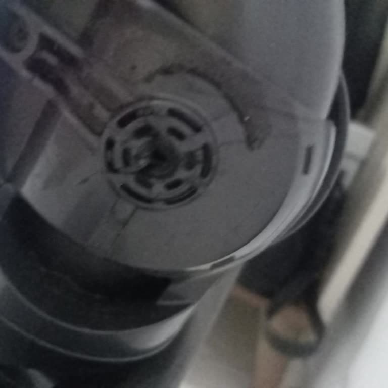 Dyson Süpürge Başlık Kapağı Normal Kullanımda Kırıldı