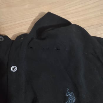 Boynerden Aldığım T-shirtte Delikler Ve Yırtıklar Artıyor Mağaza Çözüm Sunmuyor