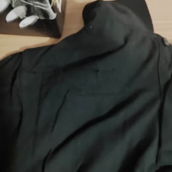 Boynerden Aldığım T-shirtte Delikler Ve Yırtıklar Artıyor Mağaza Çözüm Sunmuyor