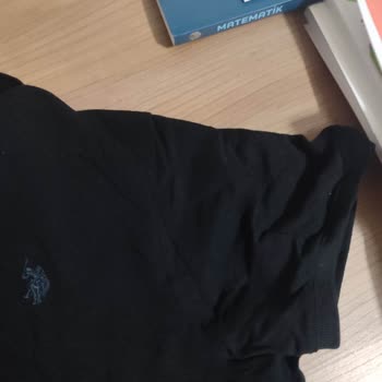 Boynerden Aldığım T-shirtte Delikler Ve Yırtıklar Artıyor Mağaza Çözüm Sunmuyor