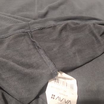 Avva Mağazasından Alınan T-shirt Kısa Sürede Söküldü, Tamir Çözümü Yetersiz Kaldı