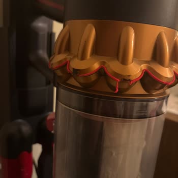 Dyson Gen5 Süpürgede 1 Yıl İçinde Lastiklerde Ciddi Deformasyon Yaşadım