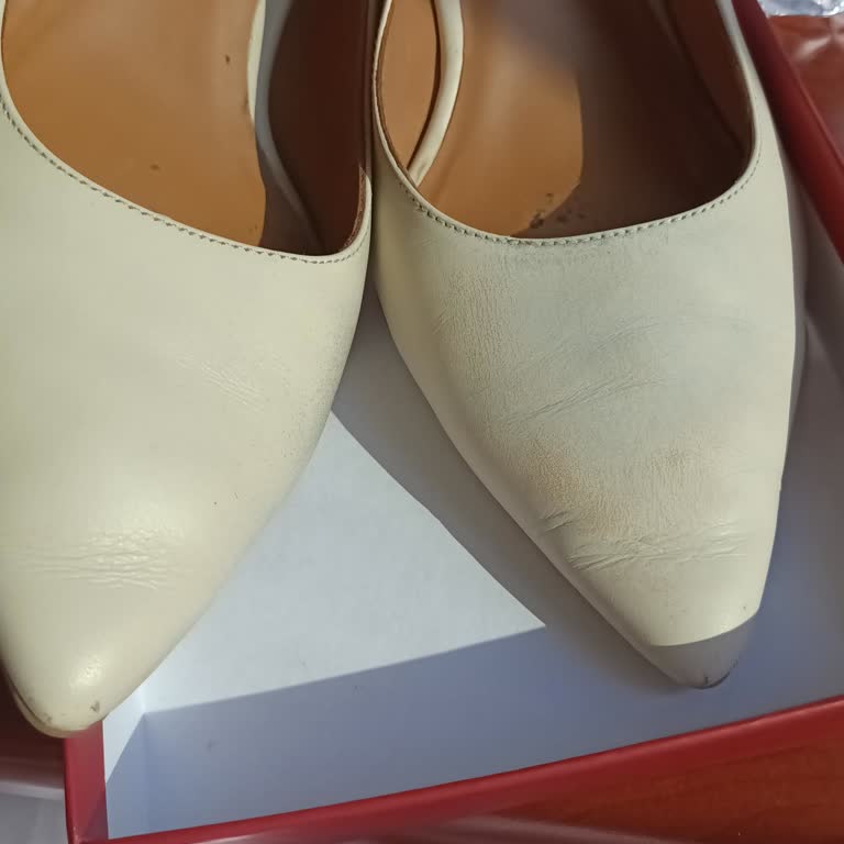 Temizleme Spreyi Kullanımı Sonrası Ayakkabıda Renk Değişimi Sorunu