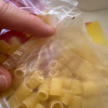Aldığım Makarnadan Böcek Çıktı Müşteri Hizmetleri İlgisiz Kaldı