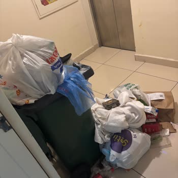 İnnovia 2'de Temizlik Ve Böcek Sorunu Çığ Gibi Büyüyor