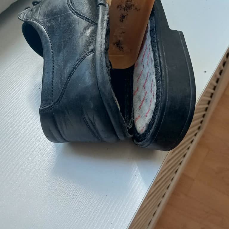 FLO Mağazasından Alınan Polaris Ayakkabının Tabanı Kısa Sürede Koptu, Garanti Reddiyle Mağduriyet Yaşıyorum