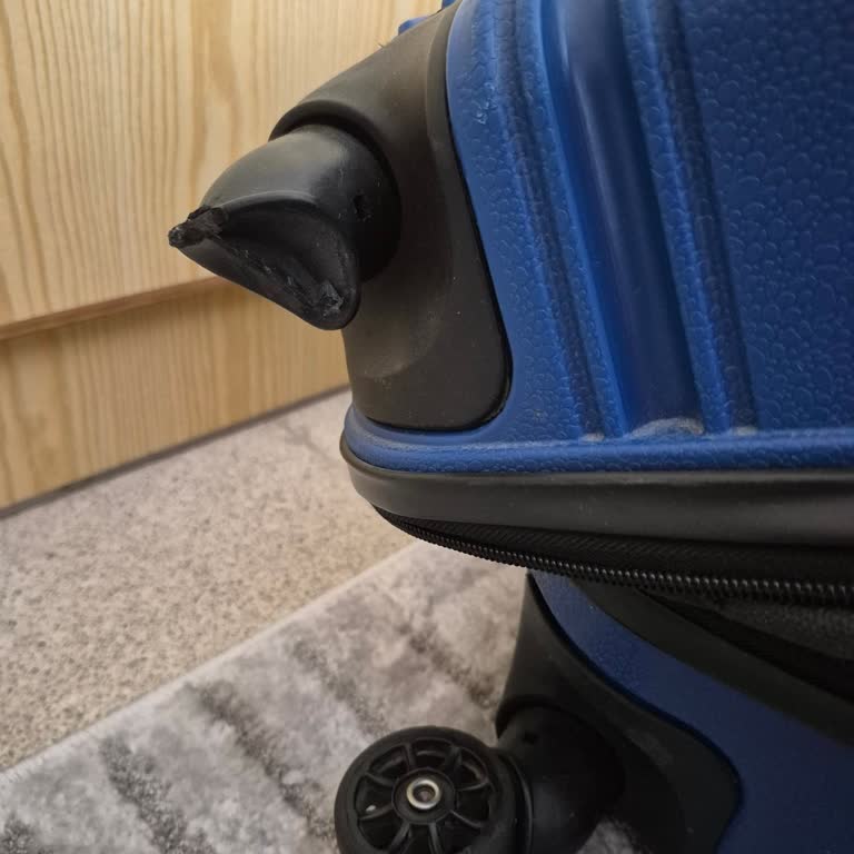 Pegasus Uçuşunda Valizimin Tekerleği Kırıldı, Mağduriyetim Giderilmiyor