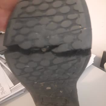 Tergan Ayakkabının Tabanı Yırtıldı, Garanti Sonrası İlgisiz Mağaza Tutumu