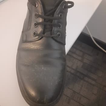 Tergan Ayakkabının Tabanı Yırtıldı, Garanti Sonrası İlgisiz Mağaza Tutumu