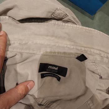 Mavi Premium Linen Gömlekte Renk Solması Ve Destek Eksikliği