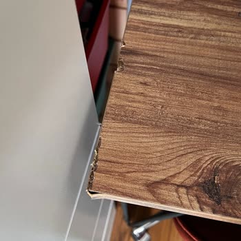 Çalışma Masası Tesliminden Sonra Kırık Kenarları Fark Ettim Mağduriyetim Giderilmiyor