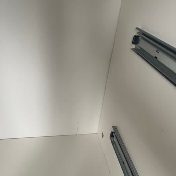 Montaj Ekibi Dolabı Kırdı Kaba Davrandı Çözüm Sunmadı