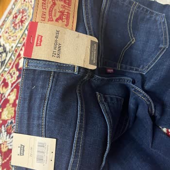Boynerden Gelen Levis Jean Görsellerle Uyuşmuyor