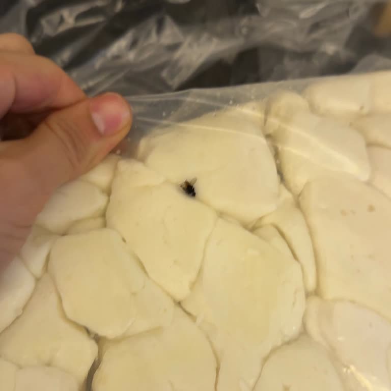 Pendirhan Yöresel Ürünler Peynir Paketinde Sinek Çıktı, Firma Çözüm Sunmadı