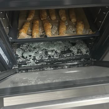 Fırının Camı Patladı, Temizlik Ve Destek Sorunu Yaşıyorum