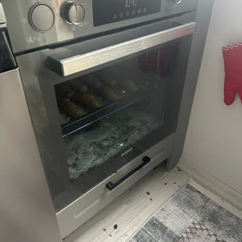 Fırının Camı Patladı, Temizlik Ve Destek Sorunu Yaşıyorum