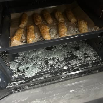 Fırının Camı Patladı, Temizlik Ve Destek Sorunu Yaşıyorum