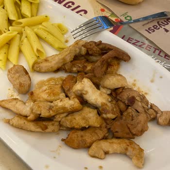 Tavuk Menüde Beklenmeyen Lezzet Ve Görünüm Sorunu, Ücret İadesi Talebi