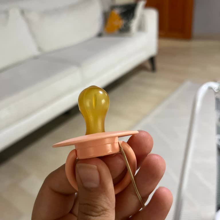 Şekil Bozukluğu Olan Emzik İçin Değişim Talebi