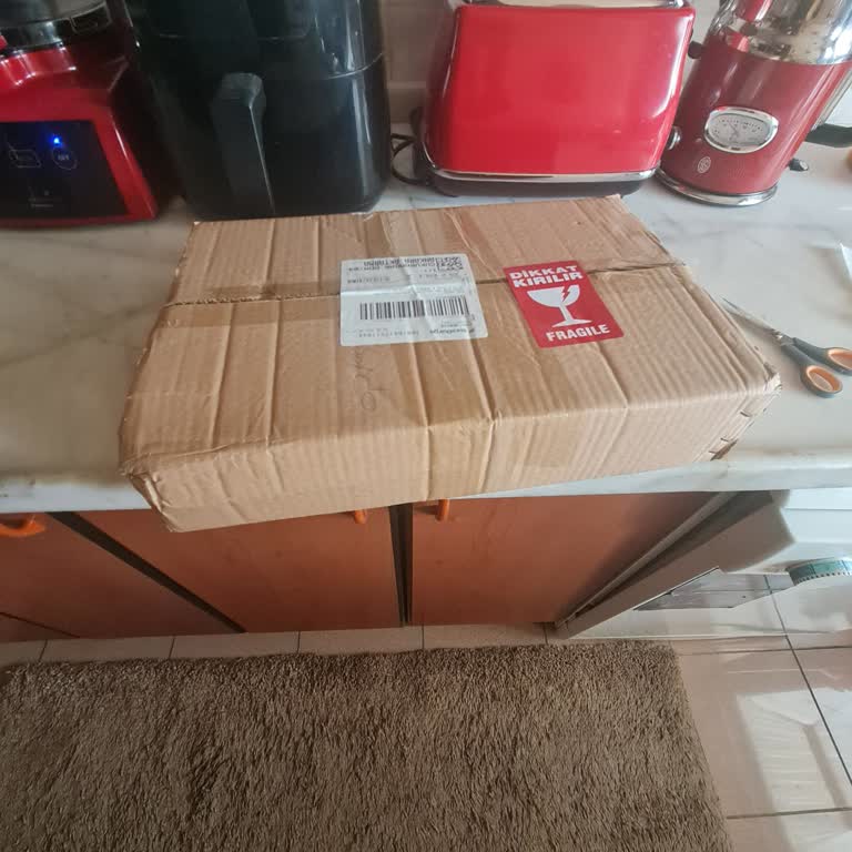 Sürat Kargo'nun İade Kodu İle Kapıdan Teslimatı Reddetmesi Ve İlgisiz Hizmet