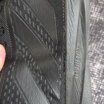 Amazon Ve Adidas'tan Hayal Kırıklığı: Deforme Olan Ayakkabı Ve Sorunsuz İade Süreci