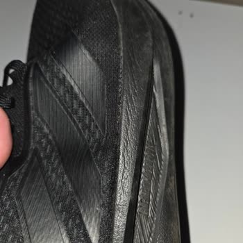 Amazon Ve Adidas'tan Hayal Kırıklığı: Deforme Olan Ayakkabı Ve Sorunsuz İade Süreci