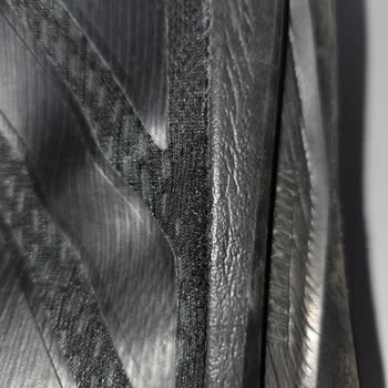 Amazon Ve Adidas'tan Hayal Kırıklığı: Deforme Olan Ayakkabı Ve Sorunsuz İade Süreci