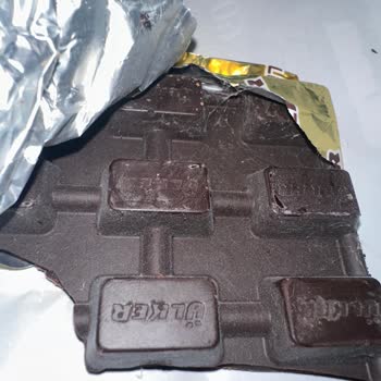 Son Kullanma Tarihi Geçmiş Ve Bozulmuş Çikolata Satışı