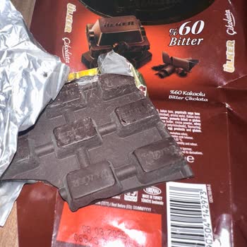 Son Kullanma Tarihi Geçmiş Ve Bozulmuş Çikolata Satışı