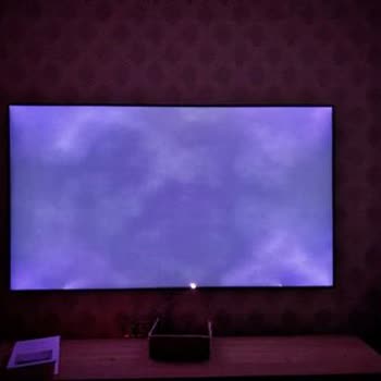 Samsung QLED TV'de Tekrarlayan Ekran Işık Sızması ve Servis Sorunu