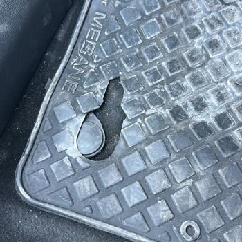 Renault Megane Kiralık Araçta Paspasın Fabrika Hatası Nedeniyle Yırtılması Ve Değişim Talebine Yanıt Alınamaması