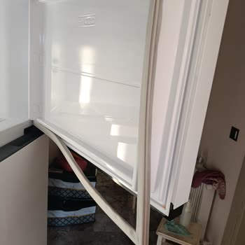 Yeni Alınan Buzdolabında Sürekli Tekrarlayan Lastik Ve Sızıntı Sorunu