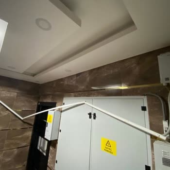 Fiber İnternet Kablo Ve Kanalının Tehlikeli Şekilde Sarkması Ve Sorunun Çözülmemesi