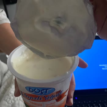 Son Kullanma Tarihi Geçmemiş Yoğurtta Küf Ve Kötü Tat Hayal Kırıklığı