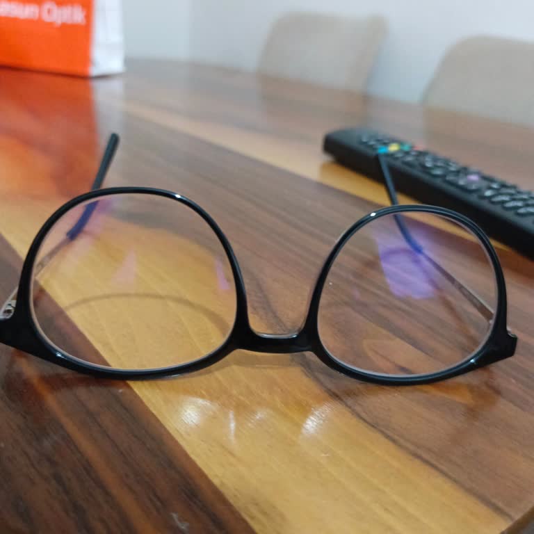 Yeni Alınan Gözlükte Ciddi Görüş Problemi Ve Mağaza İlgisizliği