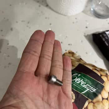 Çıtır Leblebi Paketinden Civata Çıktı: Sağlığım Tehlikeye Girdi!