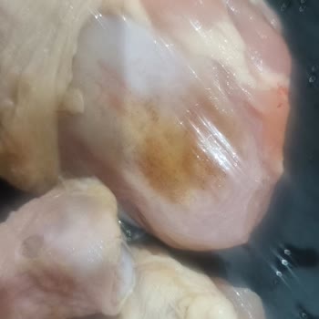 Aldığım Tavuk Butlarında Renk Değişimi Ve Şüpheli Görüntü