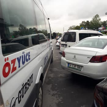 Özen Grup Servis Araçlarının Uygunsuz Parkı Trafik Sorunlarına Yol Açıyor