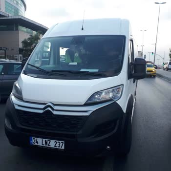 Özen Grup Servis Araçlarının Uygunsuz Parkı Trafik Sorunlarına Yol Açıyor