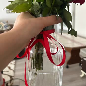 Siparişimde Solmuş Güller Ve Saygısız Kurye İle Hayal Kırıklığı Yaşadım