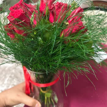 Siparişimde Solmuş Güller Ve Saygısız Kurye İle Hayal Kırıklığı Yaşadım