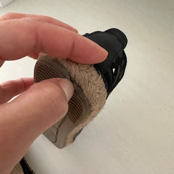 Kısa Sürede Açılan Dikişlere Rağmen Ayakkabı Değişimi Reddedildi