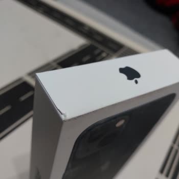 Yüksek Fiyatlı İphone Hasarlı Ve Kirli Kutuda Teslim Edildi