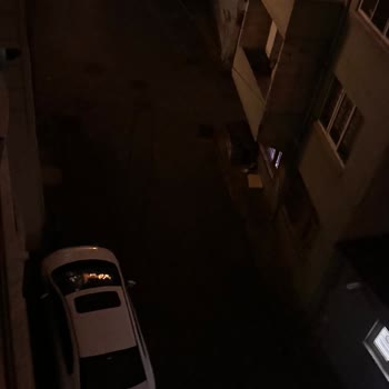 Gemlik’te Sokak Lambaları Günlerdir Yanmıyor, Müşteri Hizmetlerine Ulaşamıyorum