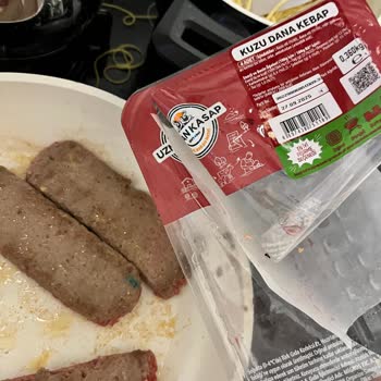 Taze Ürün Güvencesi Ve Müşteri Memnuniyeti Hayal Kırıklığı: Küflü Köfte Deneyimi Sonrası Yetersiz Migros İlgisi