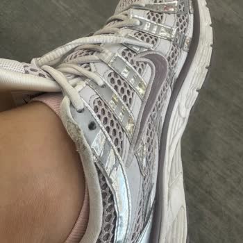 Nike Mağazasından Alınan Ayakkabıda Kısa Sürede Yırtılma Ve Soyulma Yaşadım